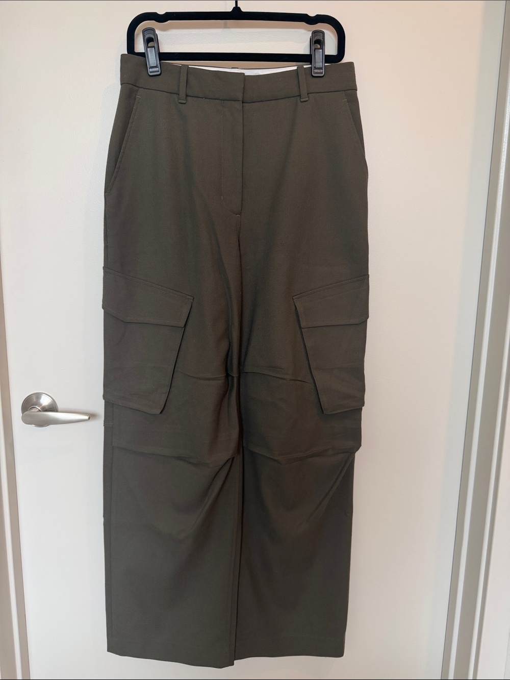 Aritzia Wilfred Nellie Cargo Pant Trousers in Dark Olive - Size 8 - Picture 2 of 12